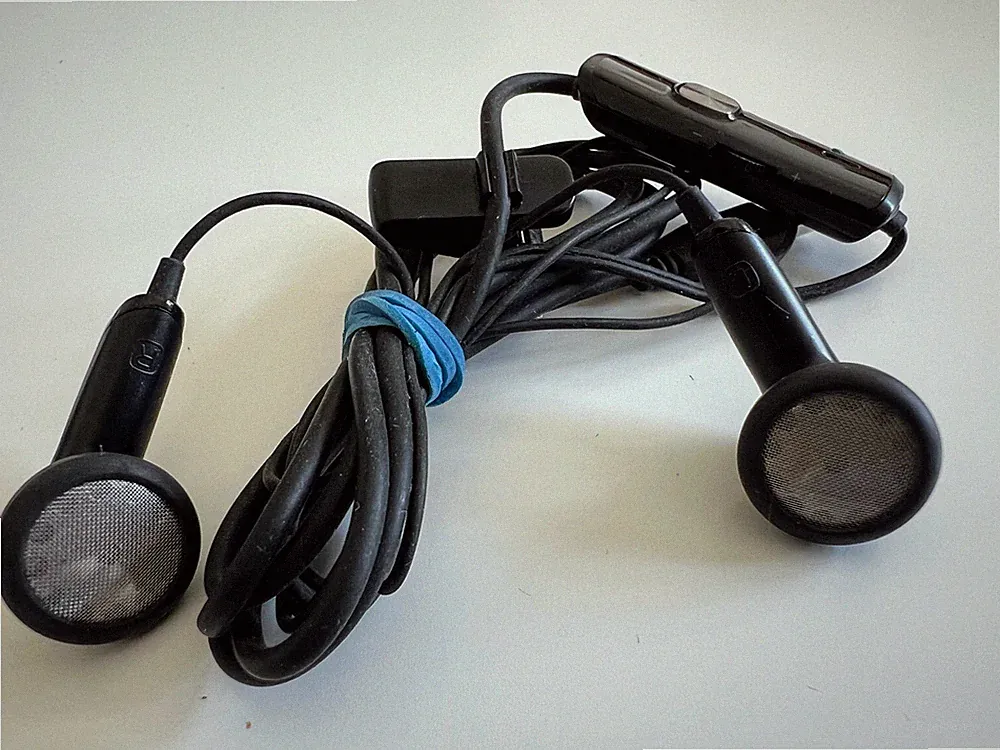 Headset Earphones Kopfhörer Ein-Ausschalter + Klammer-Halterung für Handy NEU