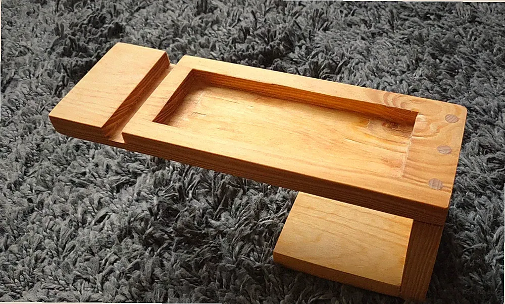 Holz Kopfhörerhalterung Braun mit Stifteablage, universal Handfertigung