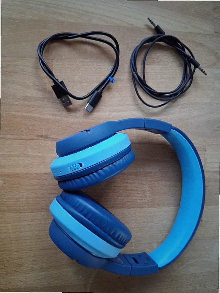 iClever BTH12 Bluetooth Kopfhörer blau Kinder mit LED Leuchten für Reisen