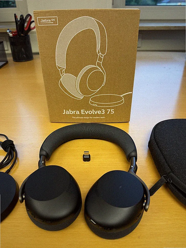 Jabra Evolve3 75 On-Ear Wireless Bluetooth Headset USB-C Dongle und Ladestation