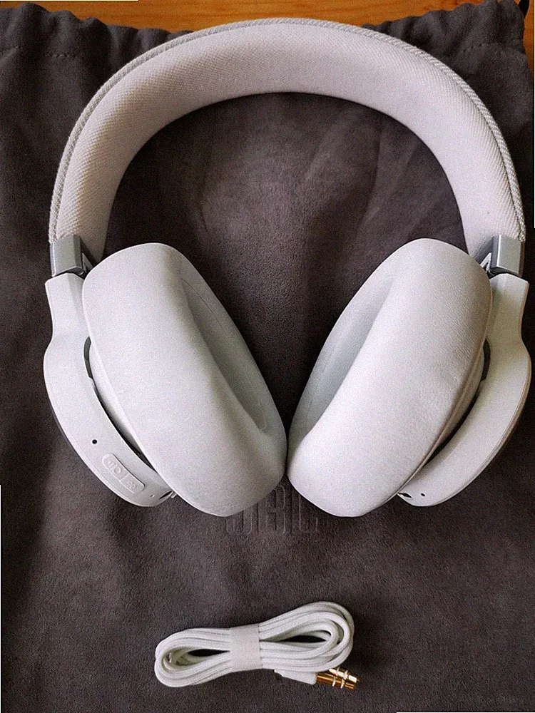 JBL LIVE 660NC Bluetooth Over-Ear-Kopfhörer weiß mit Tasche & Kabel