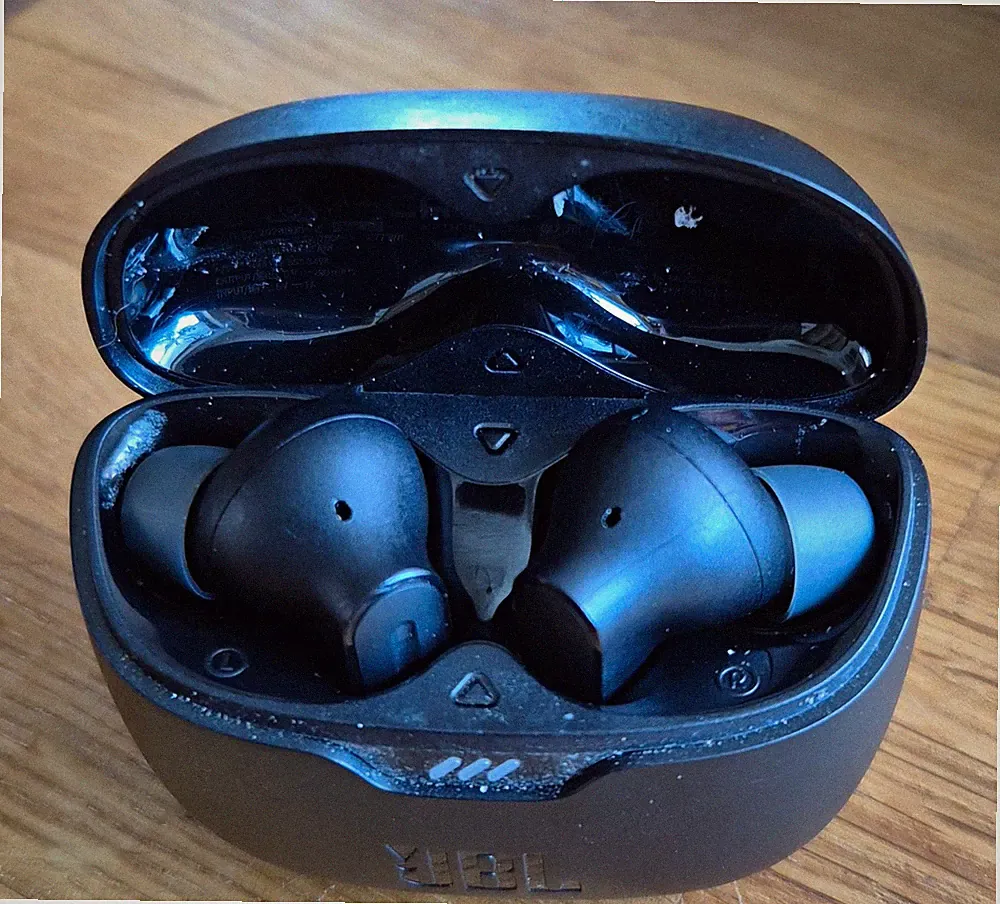 JBL TUNE True Wireless Bluetooth In-Ear-Kopfhörer mit Ladecase, Schwarz