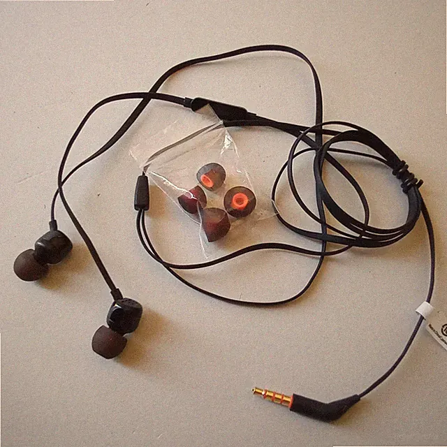JBL Tune110 Headphones/Earphones Black 3.5 Plug 1.2m Cable with Call functions
