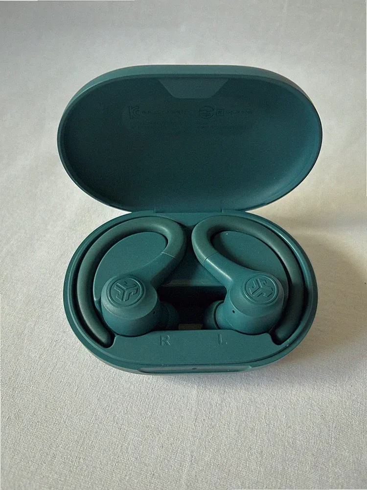 JLab Go Sport+ Ladecase grün – Bluetooth Sportkopfhörer