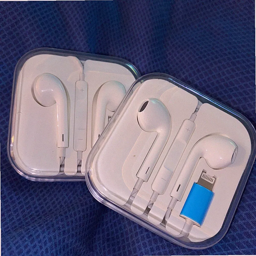 Kabelgebundene Ohrhörer Headphones mit Mikrofon & Hülle 3,5 mm Klinke / Lightning iPhone Samsung