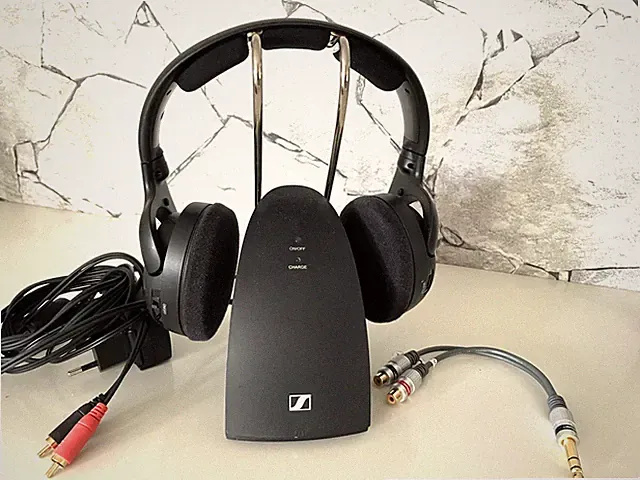 KOPFHÖRER SENNHEISER RS-HDR 120 W Länderadap. 2 Akkus GARANTIE bis 9/27