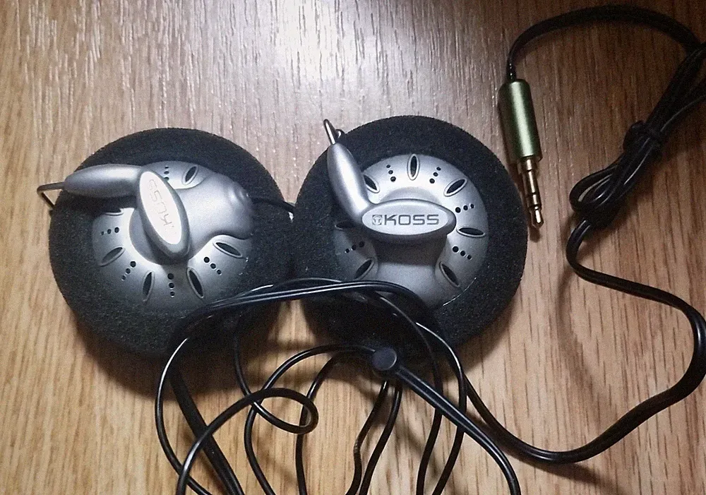 Koss KSC75 ohraufliegende On-Ear Kopfhörer, Kabel 3,5 mm, Schwarz/Grau