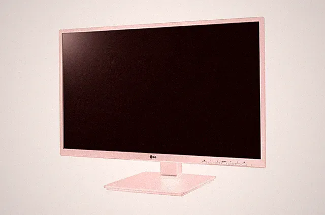 LG 24BK550Y-W 23,8" (60,45cm) IPS LED Speaker DP/HDMI/VGA/DVI - Kratzer vergilbt