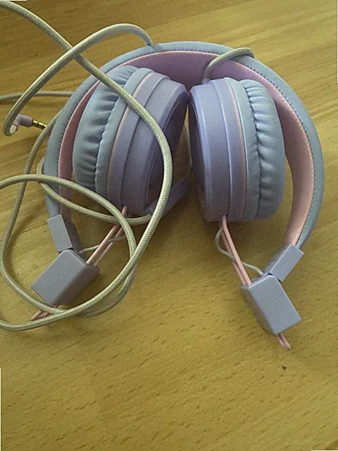 Lila iClever HS14 Kinder kabelgebundene Kopfhörer, hellblau, 85 dB Lautstärkebegrenzer