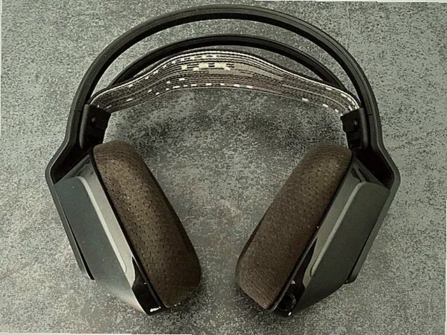 Logitech G733 Kabelloses LIGHTSPEED Gaming-Headset - Ohne Zubehör!