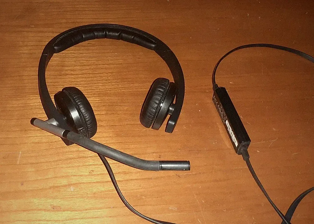 Logitech Headset H650e Stereo Kopfhörer schwarz mit USB Anschluss und Kabel