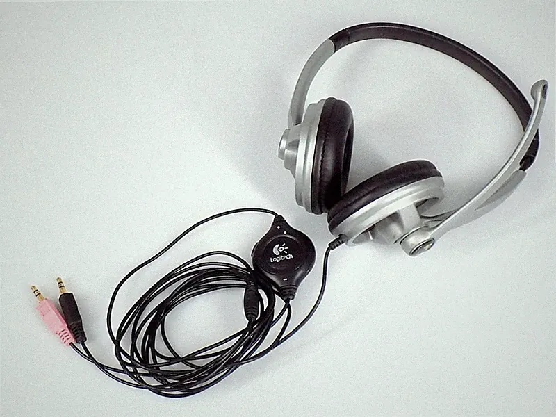 Logitech Headset mit Mikrofon On-Ear Kopfhörer mit 3.5mm Klinken-Anschluß Silber