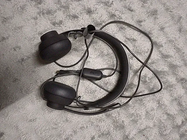 Logitech Zone 750 Wired On-Ear Headset with Noise Cancelling Microphone