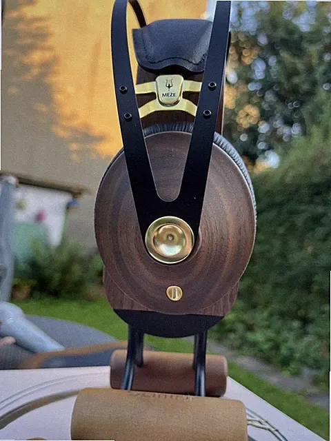 Meze 99 Classics (Walnut Gold) + 4.4mm Balanced Kabel + Holzständer wie Neu