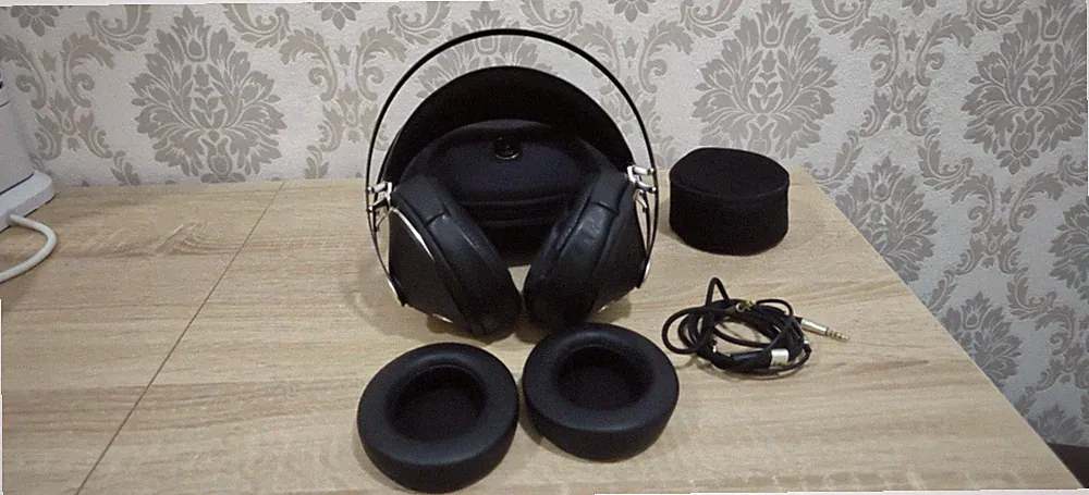 Meze Audio 99 Neo Kopfhörer + ZMF Oval Pads Cowhide & Original-Pads, Top-Zustand