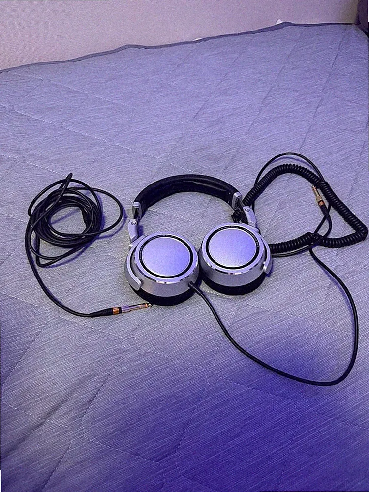 Neumann NDH 20 geschlossener Monitor-Kopfhörer schwarz mit Kabel