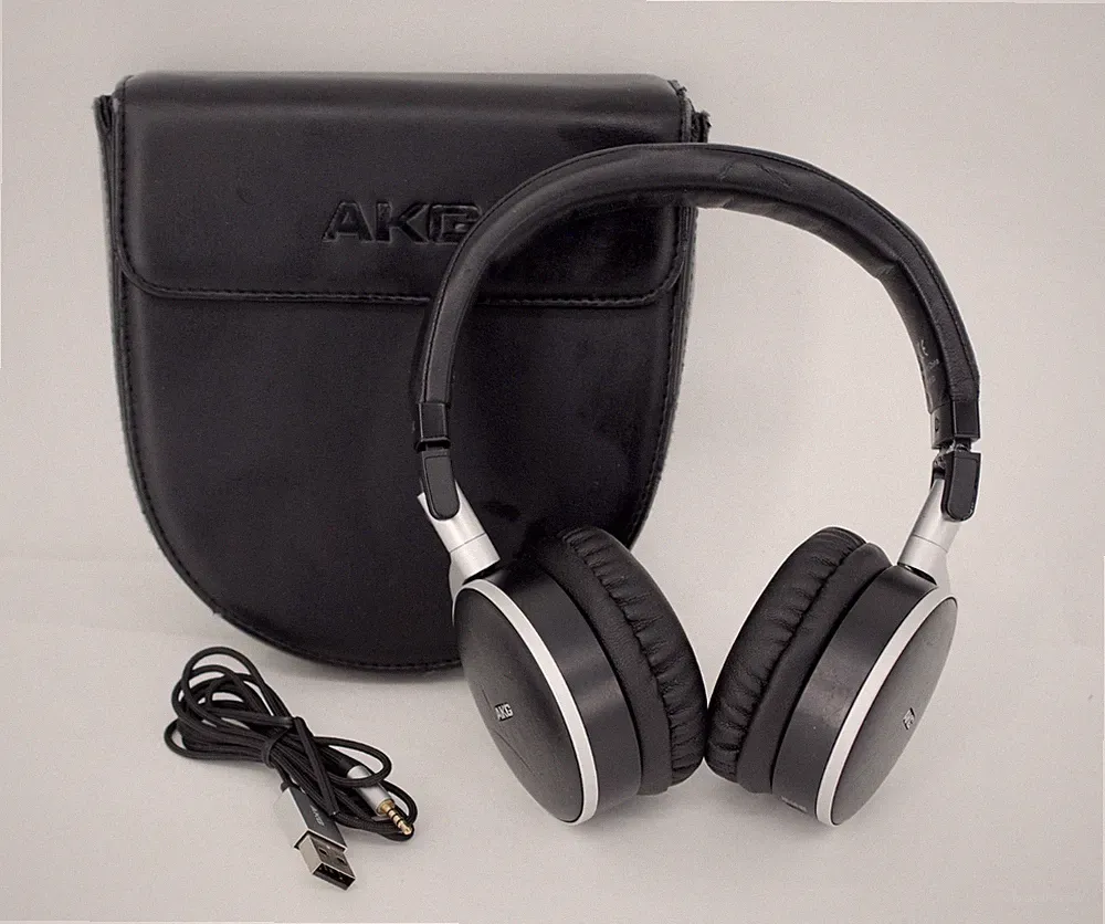 On-Ear-Kopfhörer verkabelt Geräuschunterdrückung schwarz AKG K495 NC