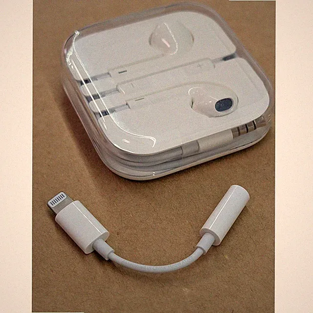 Original Apple Earpods mit 3,5 mm Kopfhörerbuchse + Lightning Adapter