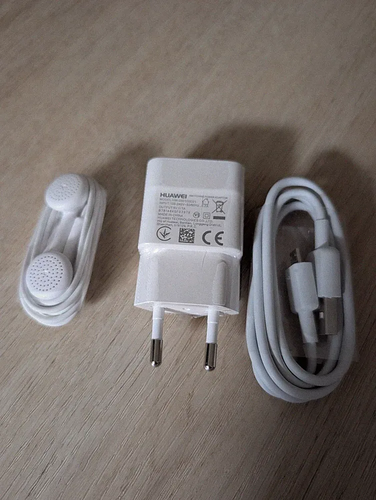 Original Huawei Ladegerät + Micro-USB-Kabel + Kopfhörer