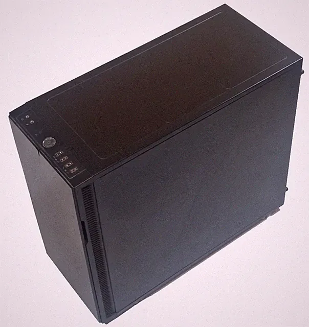 PC - Fractal Define 7 - i7-6700k - Z170A Gaming Pro Carbon - Thermaltake 630W