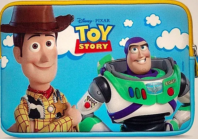 Pebble Gear Toy Story Kids Tablet-Tasche + Kinderkopfhörer für 8 Zoll Geräte