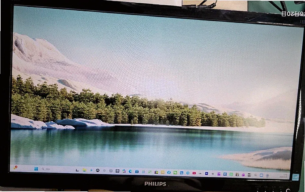 Philips 222V8LA/00 21,5 Zoll Full HD Monitor LCD Bildschirm DVI VGA