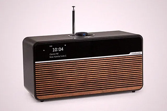 Ruark Audio R2 MK4 Espresso DAB+ WLAN, Bluetooth, USB-C + Fernbedienung, NEU