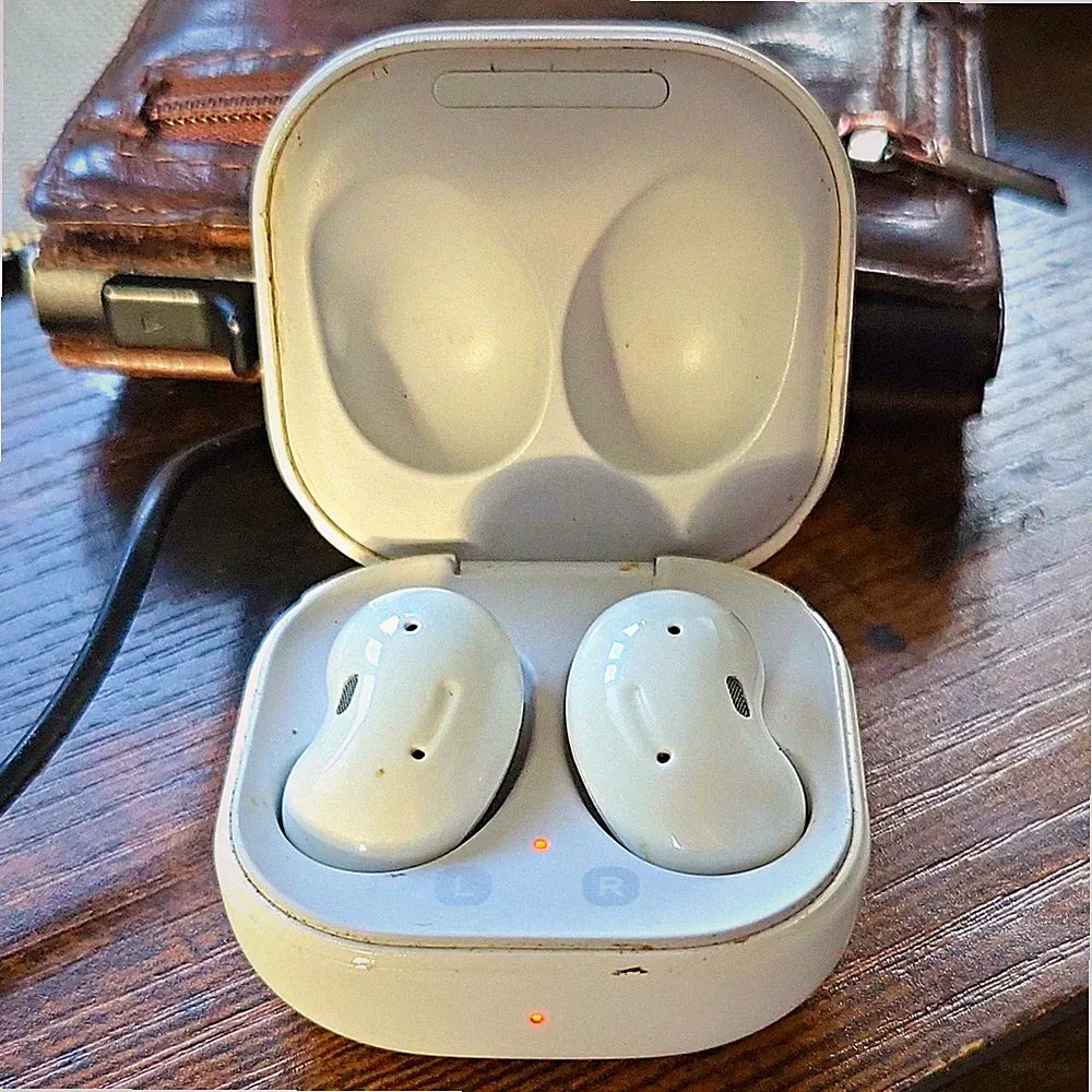 Samsung Galaxy Buds Live SM-R180 Bluetooth In-Ear-Kopfhörer Weiß mit Ladecase