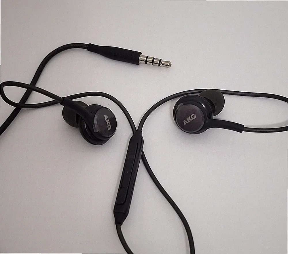 Samsung In-Ear Kopfhörer Tuned by AKG 3,5 mm Klinke Neu Unbenutzt