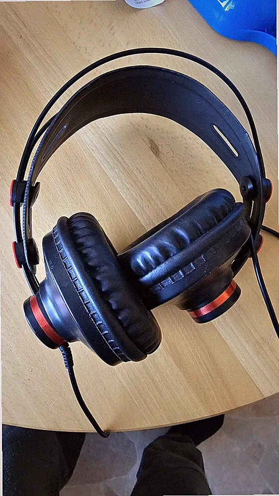 Scarlett HP60 MKII Over-Ear Kopfhörer Kopfbügel mit Kabel Schwarz/Rot 6,35mm