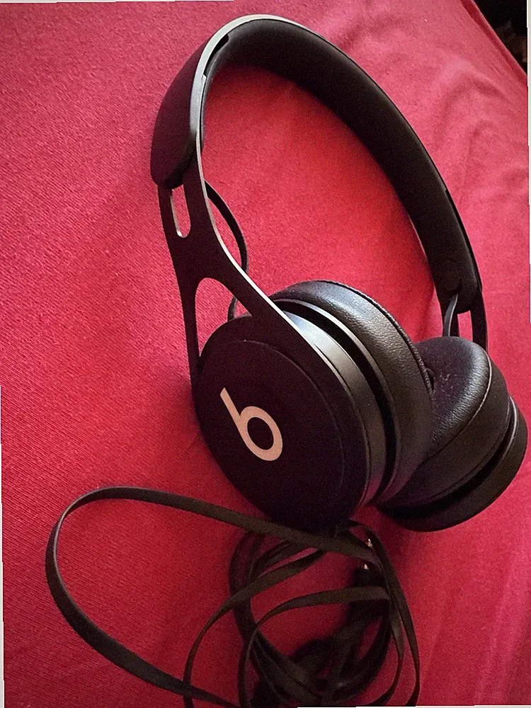 schwarze Beats EP On-Ear-Kopfhörer mit kabelgebundenen Anschluss, Neu Ungetragen