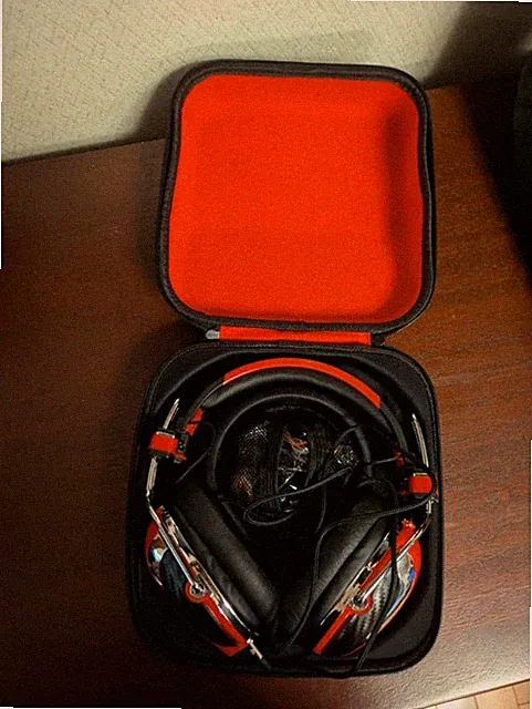Scuderia Ferrari P200 Over-Ear-Kopfhörer - Rot / Schwarz (mit Cace)