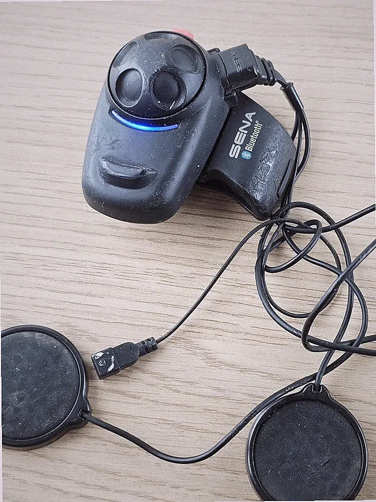 Sena SMH 5 Bluetooth Modul für Motorradhelm mit integrierter Steuerung