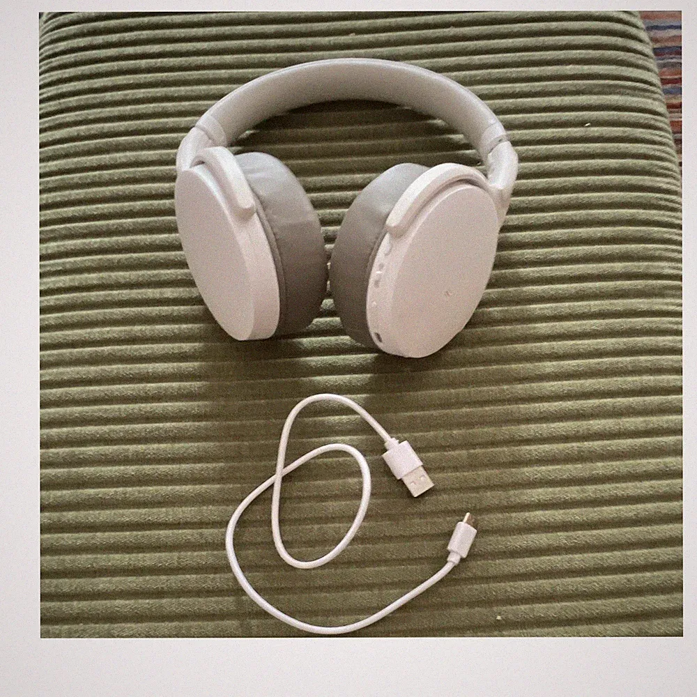 Sennheiser HD1 Over-Ear Bluetooth Kopfhörer Weiß/Grau mit USB-Ladekabel