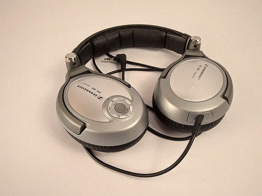 Sennheiser PXC 450 Kopfhörer silber mit aktiver Geräuschunterdrückung