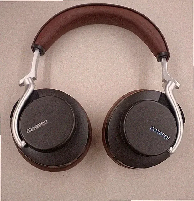 Shure AONIC 50 (SBH2350-BR-J) Wireless Noise-Cancelling Kopfhörer + Tasche