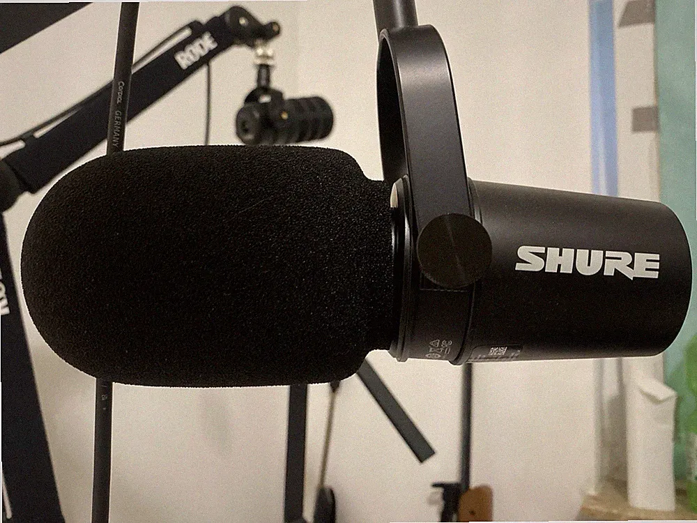 Shure MV7+ Mikrofon USB-C & XLR 3-polig mit Kopfhöreranschluss, Schwarz