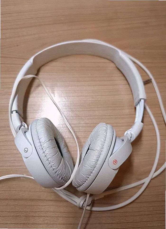 Sony Kopfhörer weiß mit Kabel