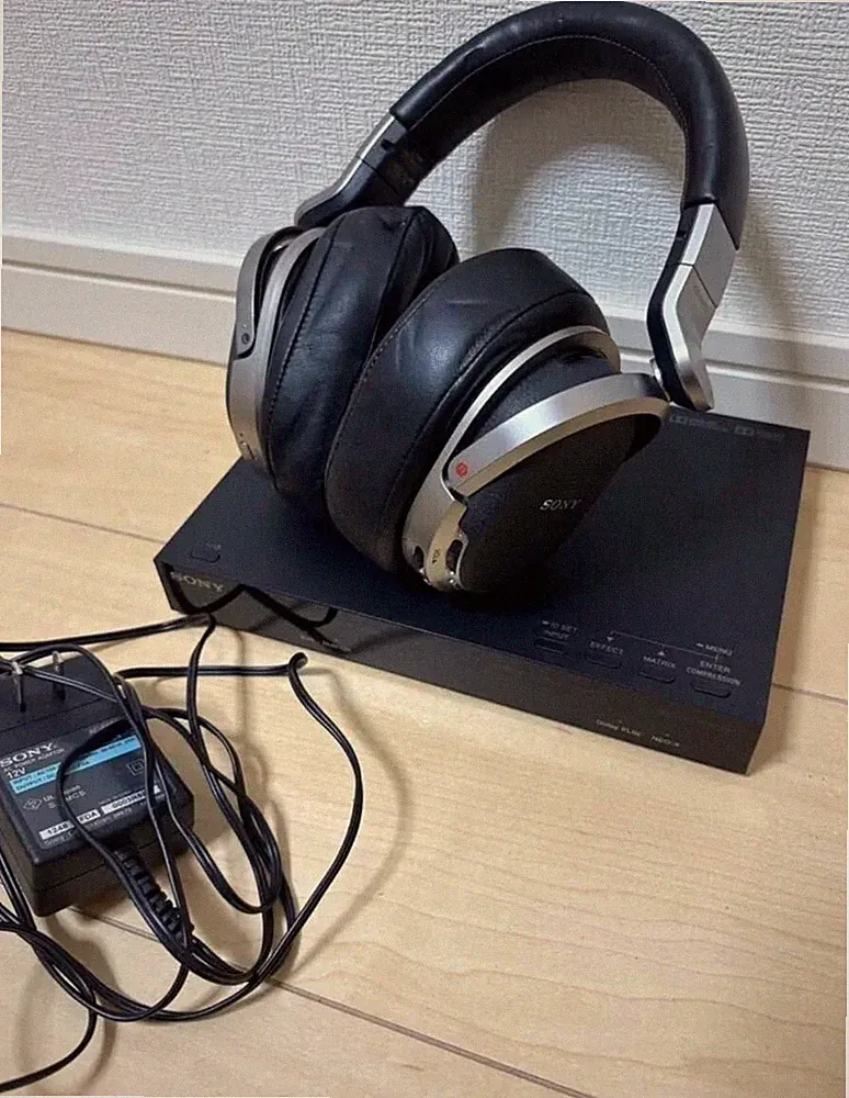 Sony MDR-HW700DS Kabelloses Stereo-Surround-Kopfhörer-Headset im Test