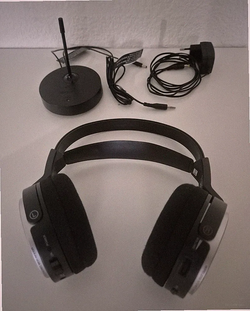 Sony MDR-RF810R RF UHF Wireless TV Kopfhörer mit Sender TMR-RF810R Schwarz