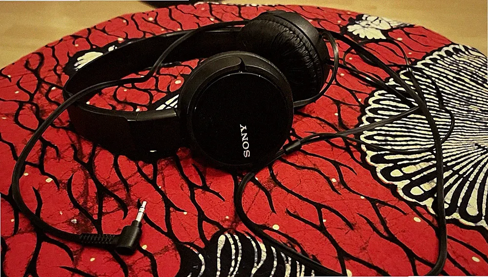Sony Ohraufliegende Kopfhörer Kopfbügel Stereo Schwarz Kabel 3,5mm Anschluss