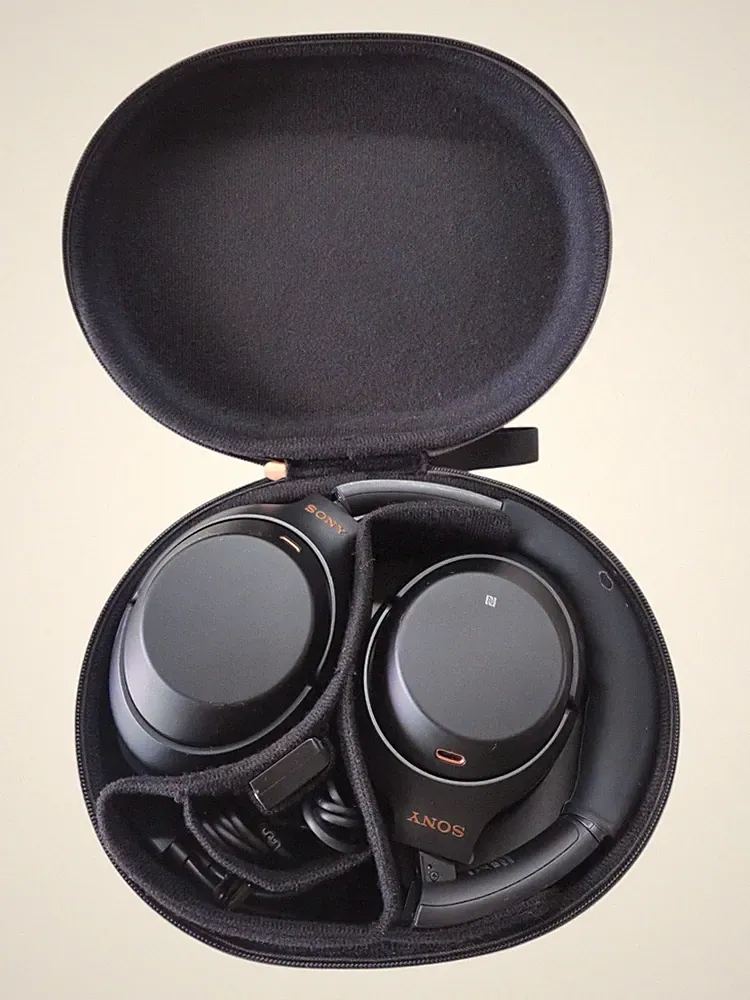 SONY WH-1000XM3 Noise Cancelling, Over-ear Kopfhörer, Bluetooth, black, mit Case