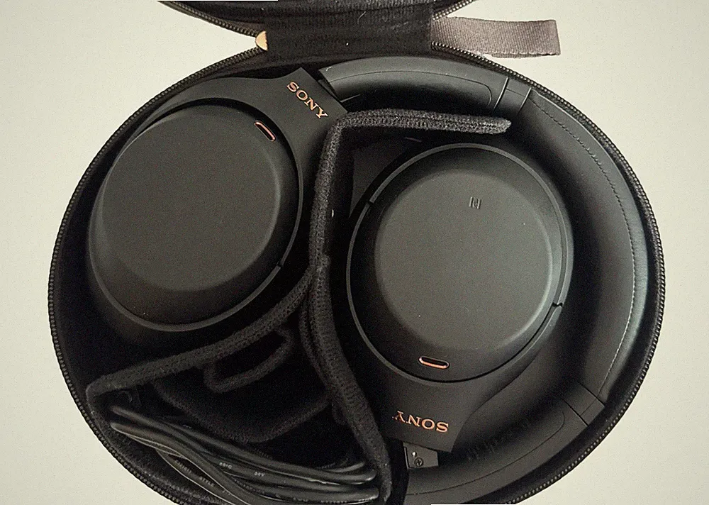Sony WH-1000XM4 Over-Ear-Kopfhörer, BT, Noise Cancelling, Schwarz Mit Tasche