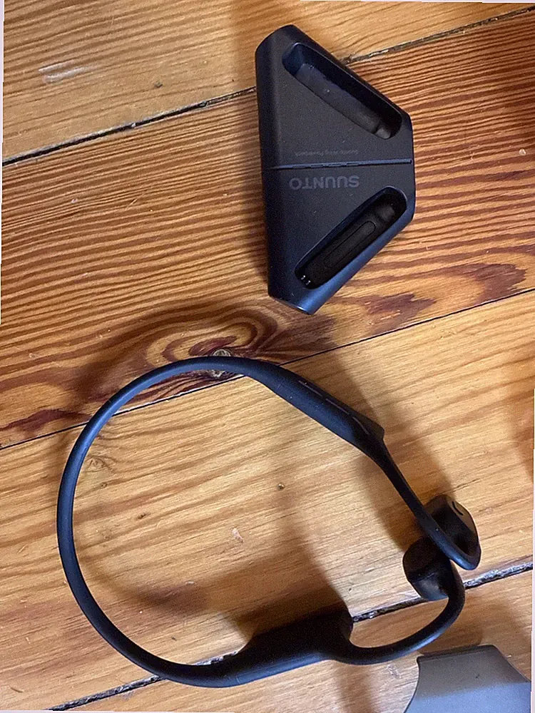 SUUNTO Wing Open-Ear Kopfhörer, Bluetooth, NFC, Eingebaute HD Mikrofon, IP67