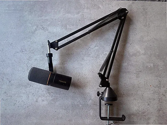TONOR Dynamisches Podcast Microphone mit Arm XLR/USB Kabel Schwarz TD510 Mikro
