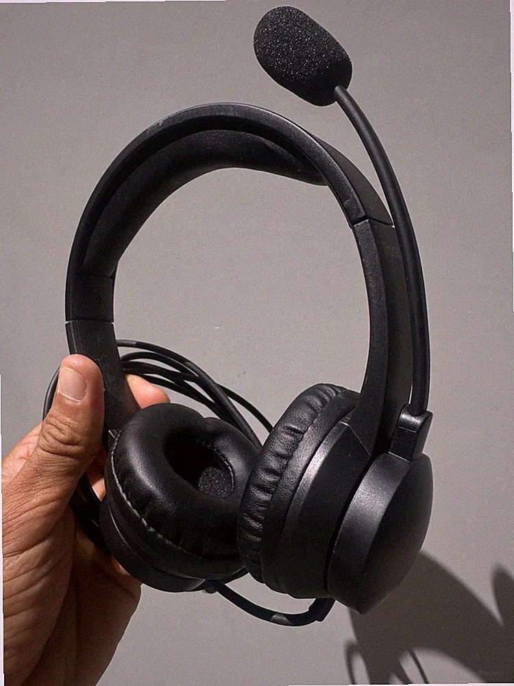 Laptops On-Ear