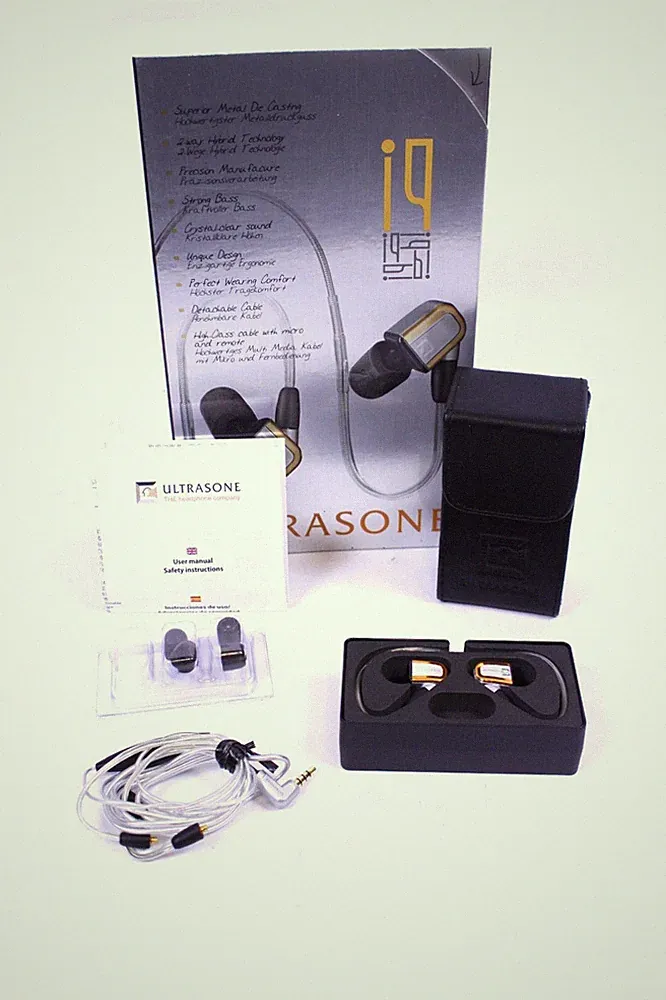 Ultrasone IQ In-Ear-Kopfhörer 2-Wege Hybrid Kabel abnehmbar 3,5 mm Metall OVP