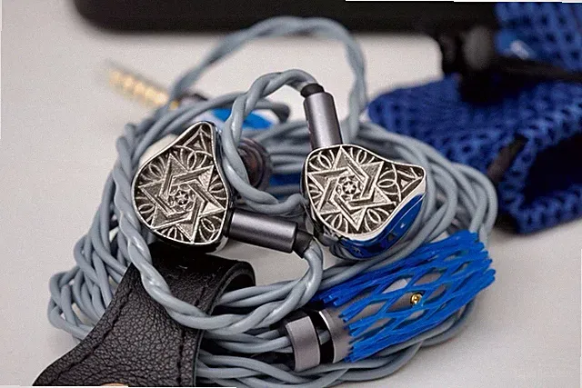 Unique Melody Maven 3 IEM , neuwertig mit OVP Uvp. 2200$