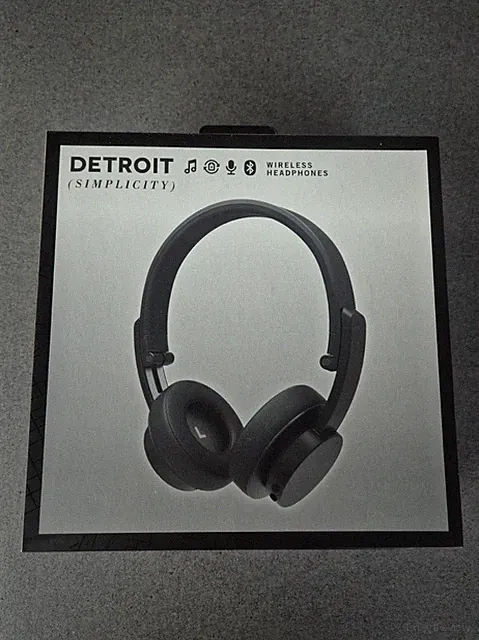 Urbanista SIMPLICITY Detroit On Ear-Blue­tooth-Kopf­hö­rer schwarz